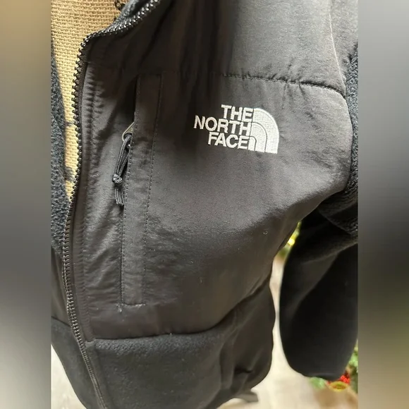 The North Face Women’s Denali jacket. Size small. - Picture 3 of 5